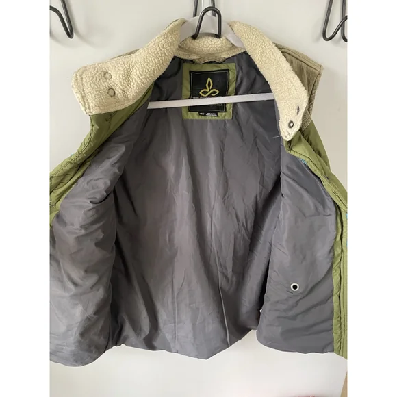 PRANA, Men’s Olive Green And Tan Sleeveless Puffer Best, Size Medium EUC - Picture 4 of 7